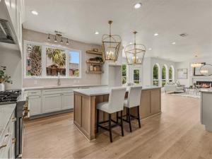 MLS #21259330 image #0