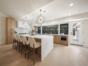 MLS #21305342 image #0