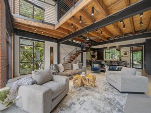 MLS #21311607 image #0