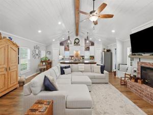 MLS #21335887 image #0