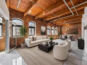 MLS #21368501 image #0