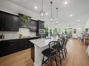 MLS #21400350 image #0
